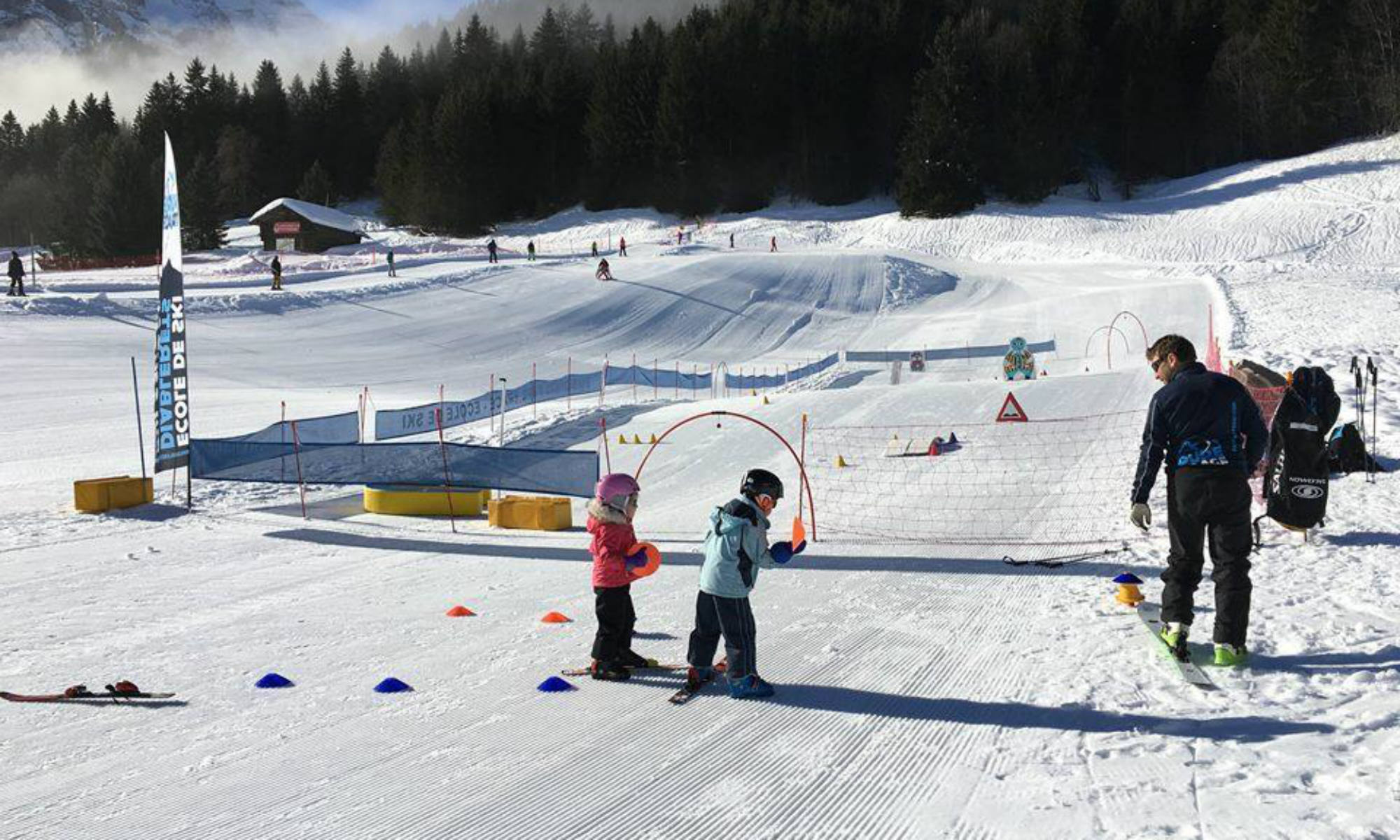 Kinder beim Skikurs im Kinderland in Les Diablerets.