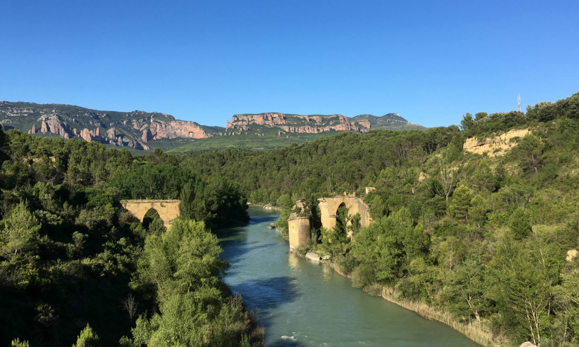 Der Fluss Río Gállego in der spanischen Provinz Aragón.
