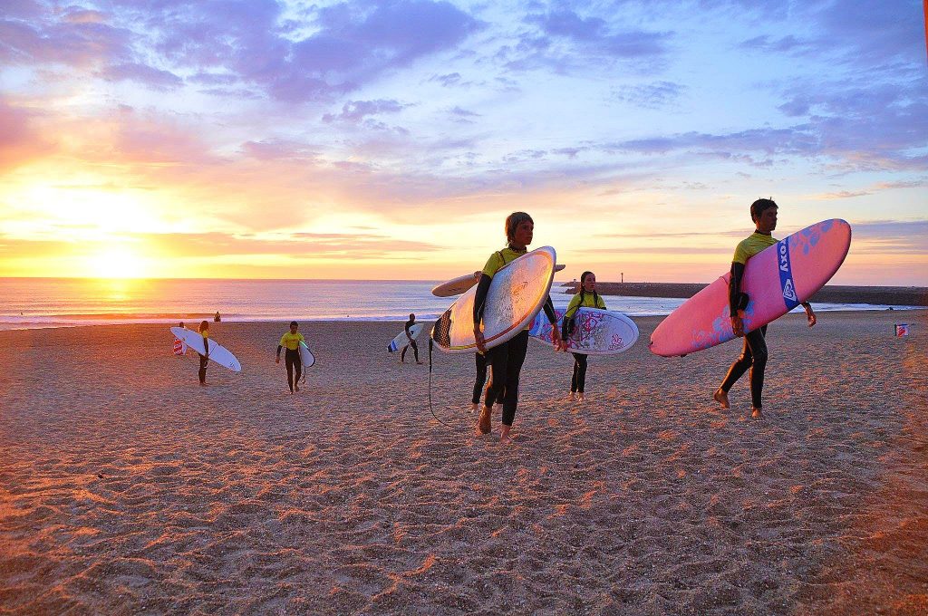 A group returns to the base of the surf school in Anglet after a surf lesson.