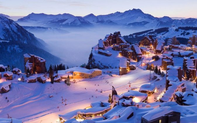 The evening lights in the city provide a beautiful panorama for those who spent the day to learn to ski in Avoriaz.