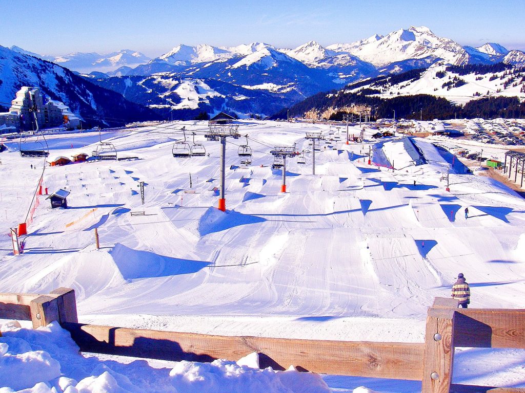 The slopes are prepared early in the morning, so they will welcome those who wish to learn to ski in Avoriaz.