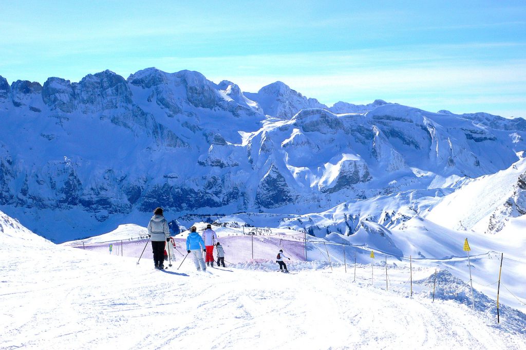 A ski instructor is helping students learn to ski in Chatel.