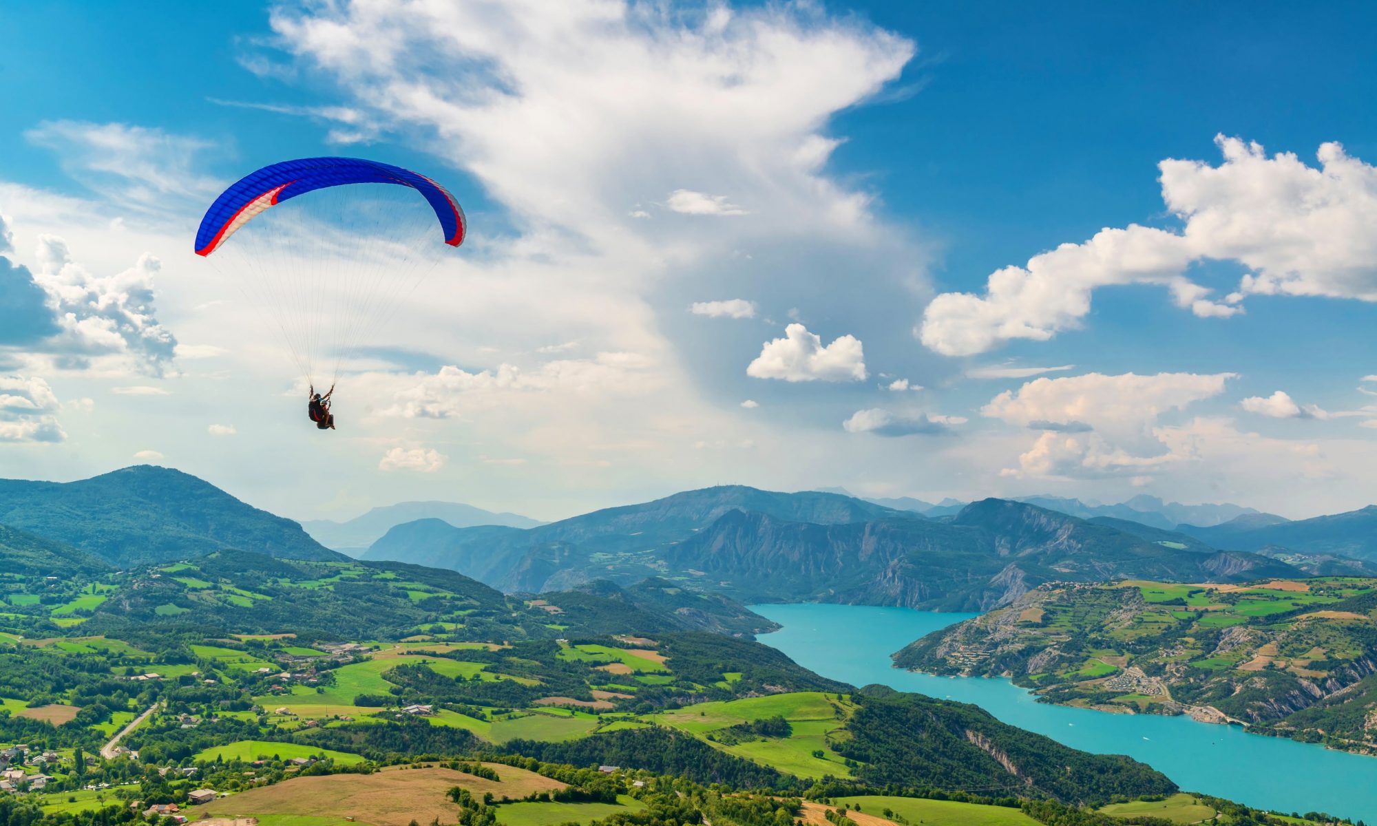 Paragliding in France allows you to explore beautiful places, like Lake Annecy, from a new perspective.