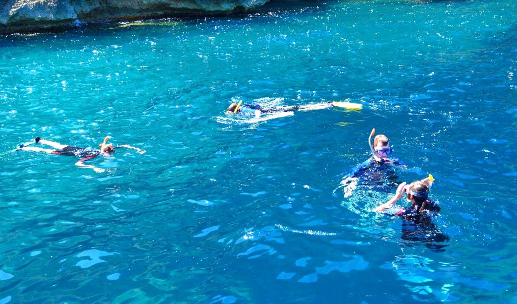 A group is snorkelling in Port d'Andratx.