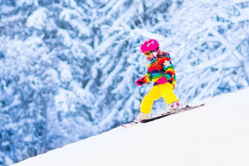 A little girl is skiing in Cantabria in Spain and having fun. 