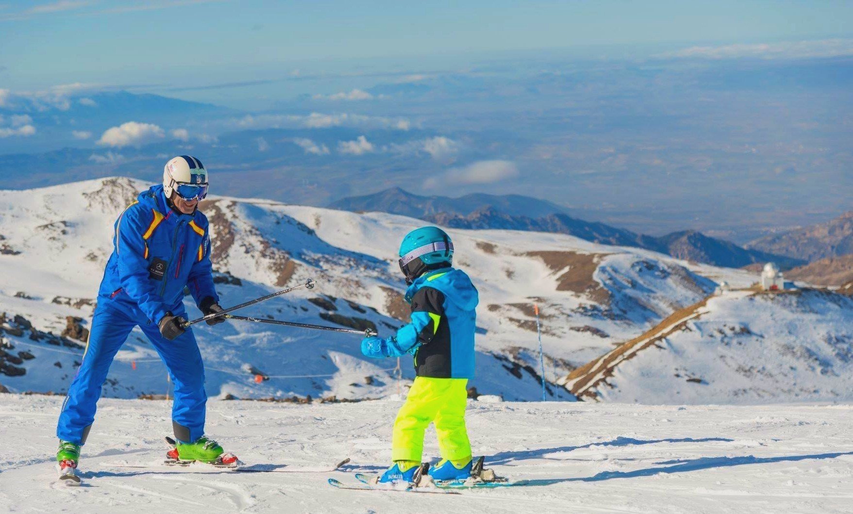 A private ski lesson for kids takes places in Sierra Nevada Pradollano Ski resort.