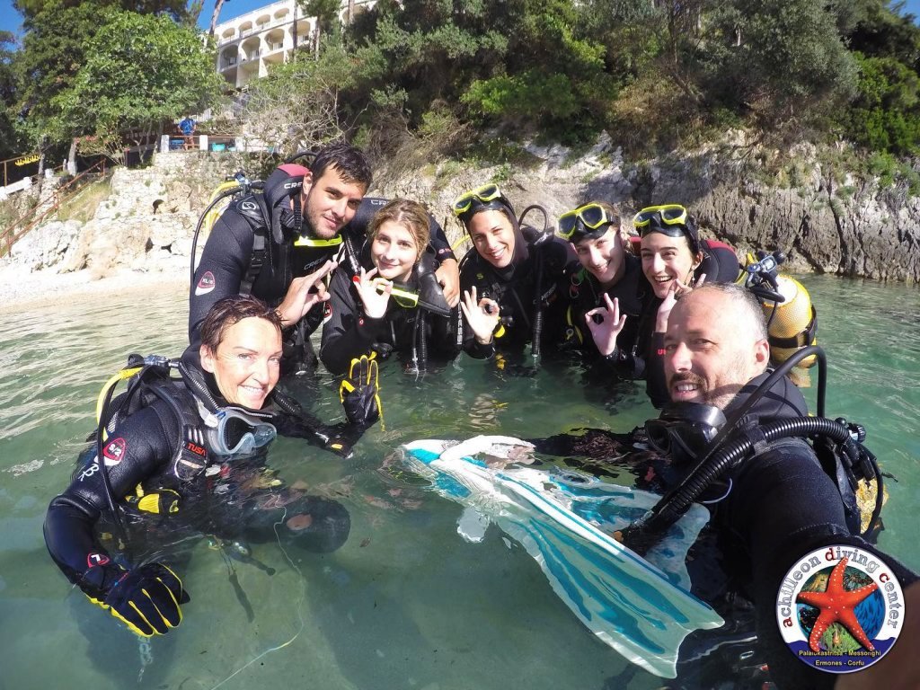 A group of participants takes a selfie with the instructor from Achilleon Diving Center during a Discover Scuba Diving activity.
