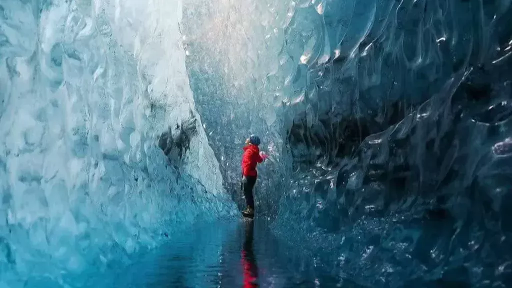A person looking at the top of the Sapphire Ice Cave